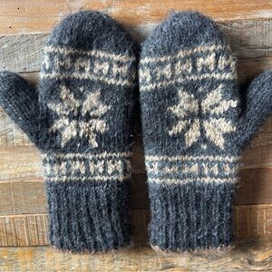 Alpaca mittens Handknit Snowflake Wool Mittens in Charcoal and Cream reversible